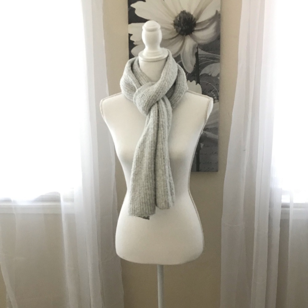 Abercrombie & Fitch Stretchy Soft Winter Scarf